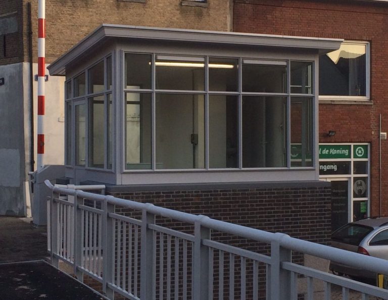 Brugwachtershuisje Ooijevaarsbrug Schiedam