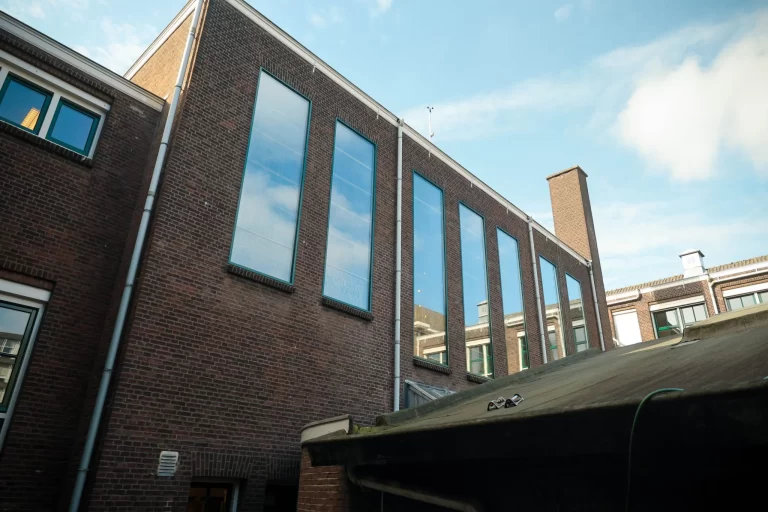 Theaterschool Rotterdam gerenoveerd met maatwerk kozijnen