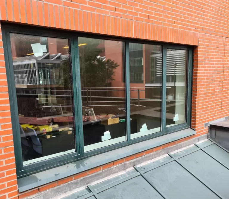 Veiligheid voorop: vervanging van kozijnen op Kop van Zuid